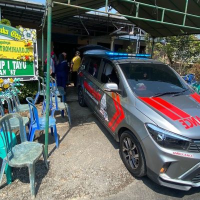 pengantaraan jenazah dengan mobil ambulance